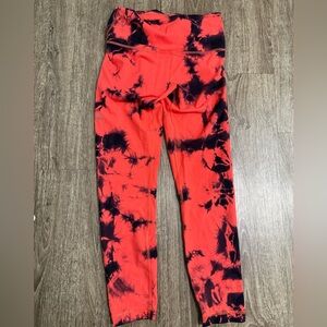 Lululemon Wunder Train HR Tight 25” Size 8 Red Black Tie Dye Leggings